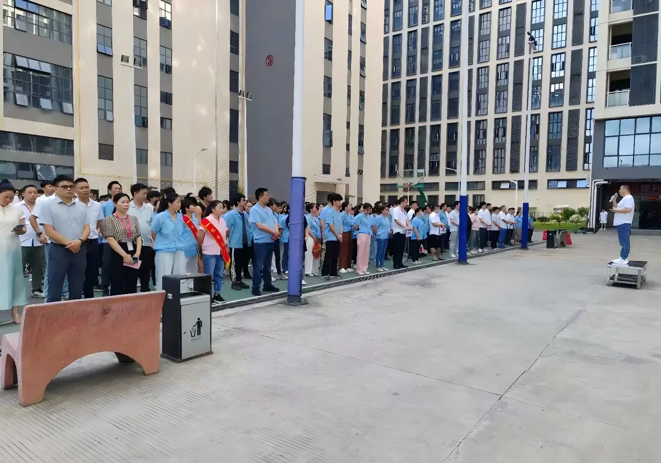 驕陽の勢いに乗って奮闘の帆を揚げる――ヘアスター7月従業員大会！